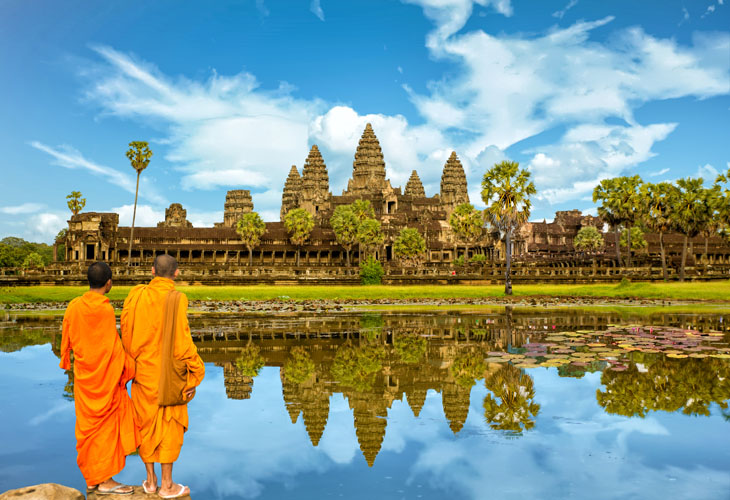 Cambodia monks Ankor wat